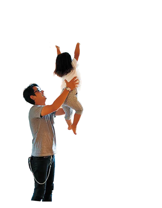 ウンテイに挑戦する親子の画像