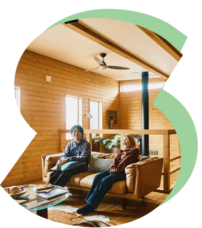 2階のソファーでくつろぐ体験者の画像