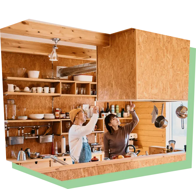 キッチンをを見る体験者の画像